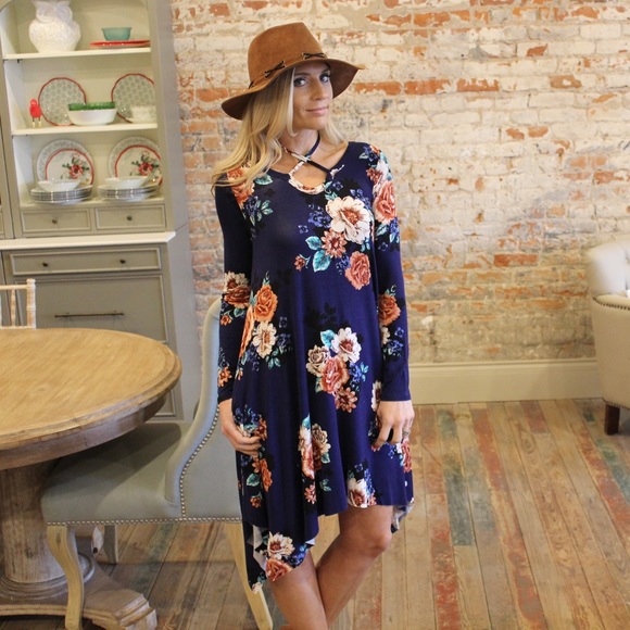 ✨LAST✨Navy Floral criss cross neck  dress - Picture 3 of 5